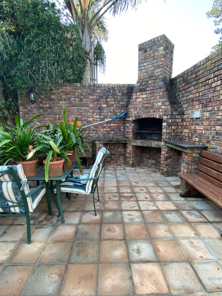 5 Bedroom Property for Sale in Seafield Eastern Cape